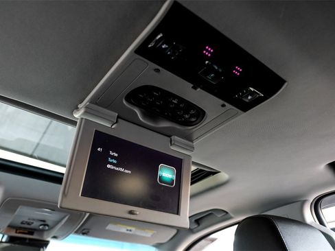 Used 2018 GMC Yukon SLT w/ Open Road Package image 39