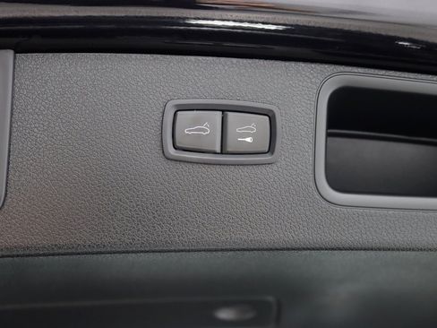 Used 2023 Porsche Macan w/ Premium Package Plus AWD/4WD image 38