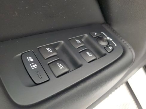 Certified 2023 Volvo XC60 B5 Plus w/ Climate Package image 22