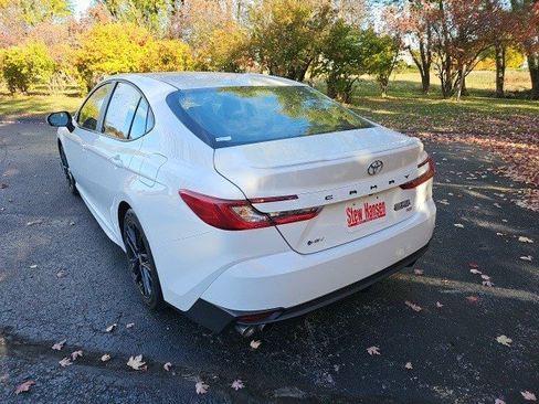 Used 2025 Toyota Camry SE image 3