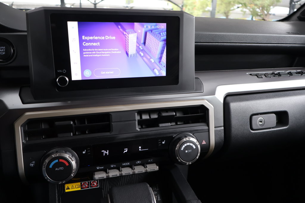 Certified 2025 Toyota Tacoma SR5 AWD/4WD image 41