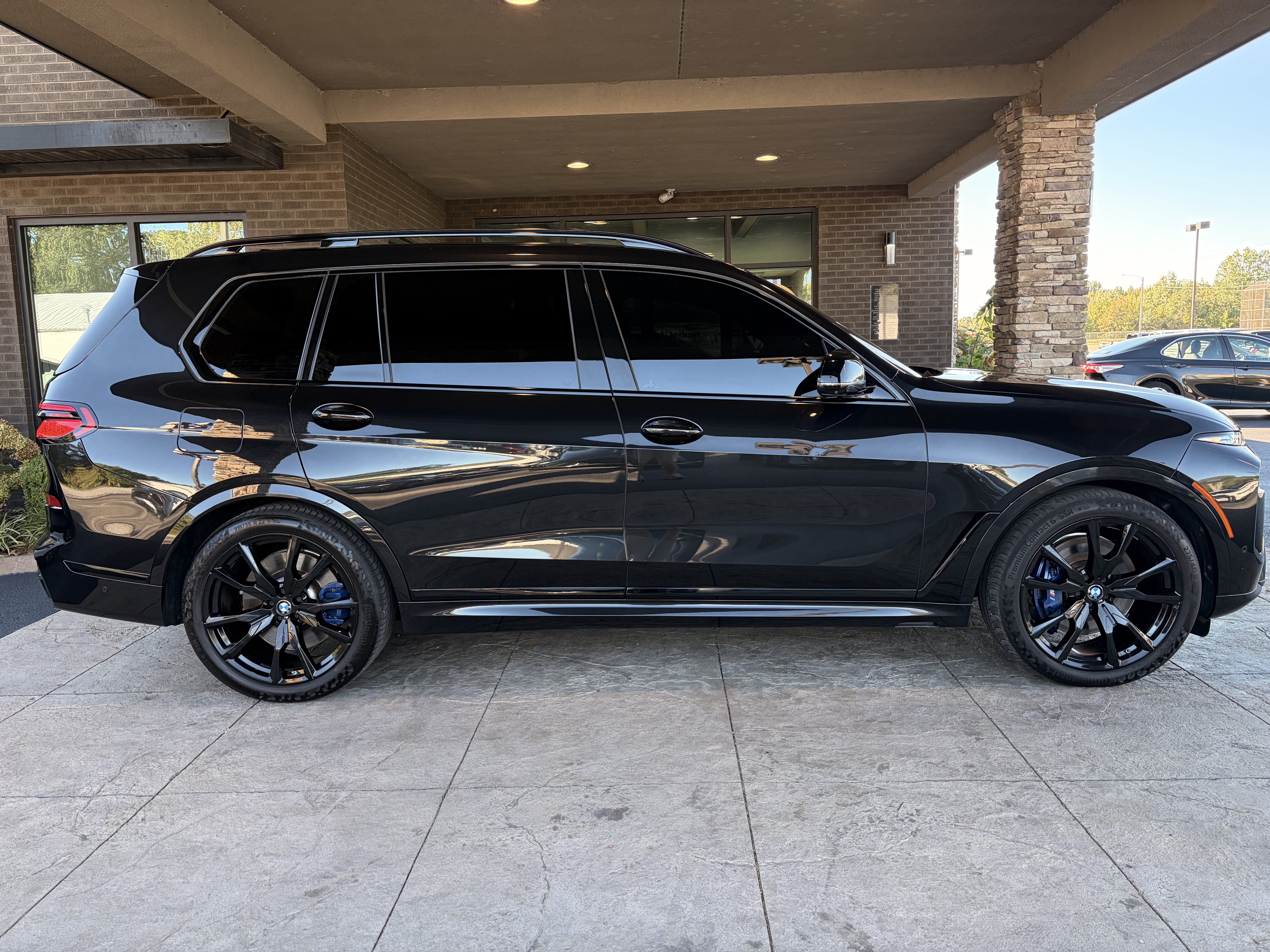 Used 2023 BMW X7 M60i w/ Executive Package AWD/4WD image 5