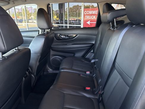 Used 2018 Nissan Rogue SL w/ Premium Package AWD/4WD image 30