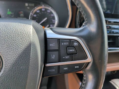 Used 2022 Toyota Highlander Platinum AWD/4WD image 19
