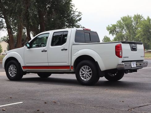 Used 2017 Nissan Frontier SV w/ SV Value Truck Package AWD/4WD image 7
