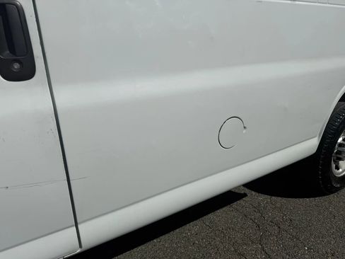 Used 2016 Chevrolet Express 2500 image 14