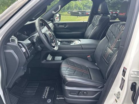 Used 2025 Nissan Armada PRO-4X w/ Pro-4X Premium Package AWD/4WD image 29
