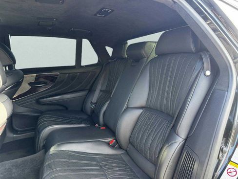 Used 2018 Lexus LS 500h w/ Luxury Package image 31