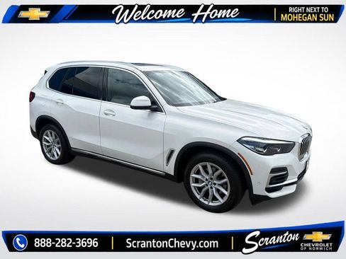 Used 2022 BMW X5 xDrive40i w/ Parking Assistance Package AWD/4WD image 3