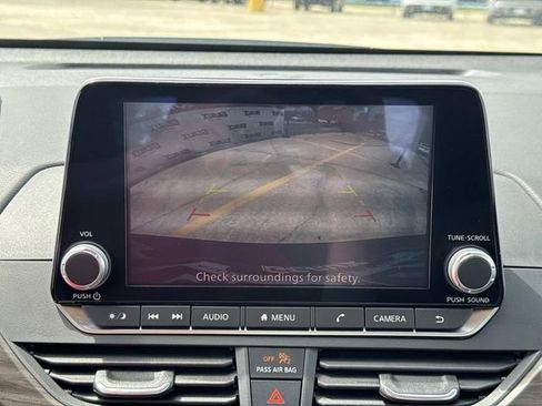 Used 2025 Nissan Altima 2.5 SV FWD image 46