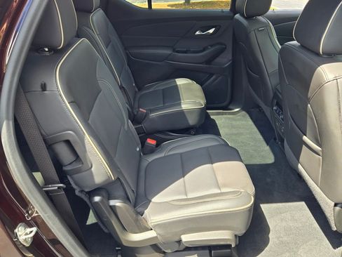 Used 2023 Chevrolet Traverse Premier FWD image 11
