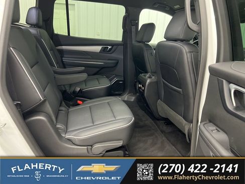 Used 2025 Buick Enclave Preferred AWD/4WD image 13