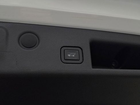 Used 2023 Chevrolet Equinox Premier image 27