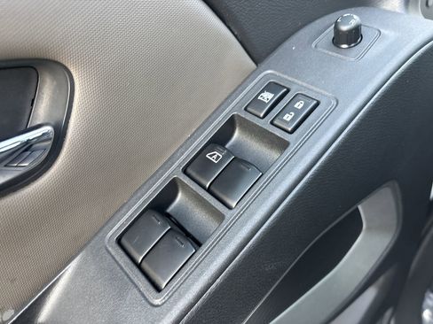 Used 2023 Nissan Frontier SV w/ Technology Package image 18