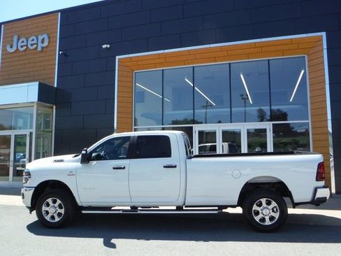 Used 2026 RAM 2500 Big Horn AWD/4WD image 2