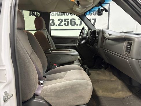 Used 2005 Chevrolet Silverado 2500 LS AWD/4WD image 20