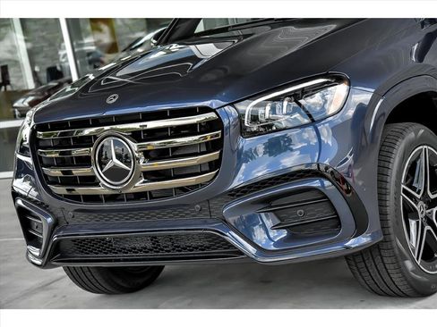 Certified 2025 Mercedes-Benz GLS 450 4MATIC image 4