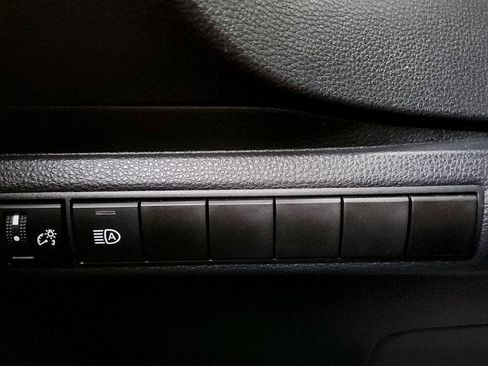Used 2020 Toyota Corolla SE FWD image 32
