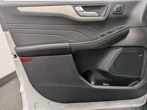 Used 2022 Ford Escape SEL w/ Technology Package image 8