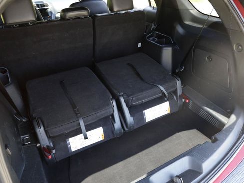 Used 2018 Ford Explorer XLT w/ Equipment Group 202A FWD image 24