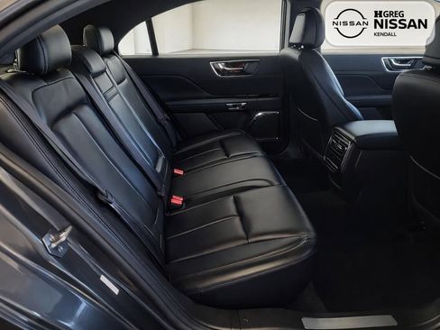 Used 2020 Lincoln Continental Standard image 11