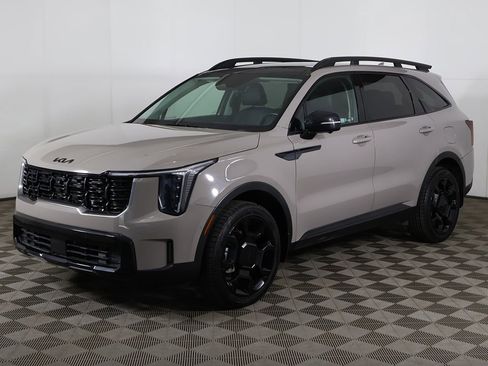 Used 2025 Kia Sorento AWD image 11