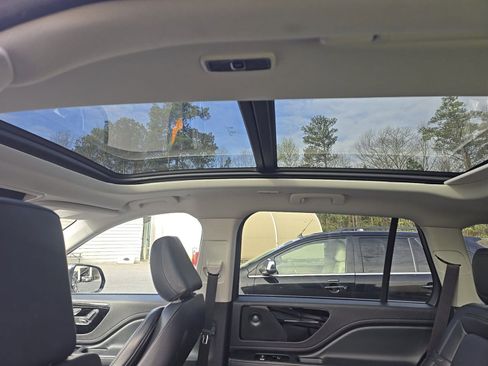 Used 2025 Lincoln Aviator Reserve w/ Illumination Package image 12