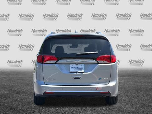 Used 2017 Chrysler Pacifica Platinum FWD image 6