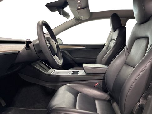 Certified 2023 Tesla Model Y Long Range AWD/4WD image 9