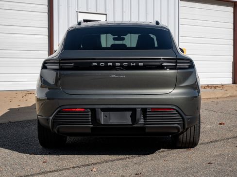 Used 2025 Porsche Macan Electric image 5