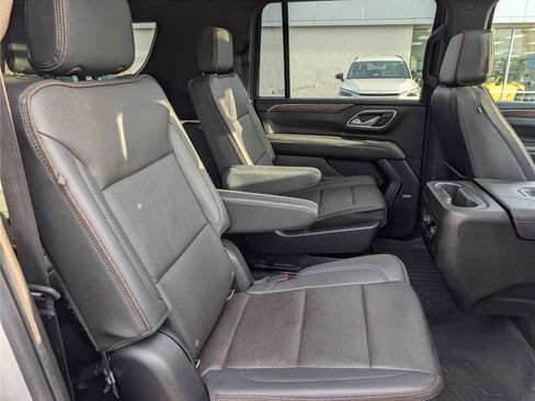 Used 2022 Chevrolet Suburban High Country image 13