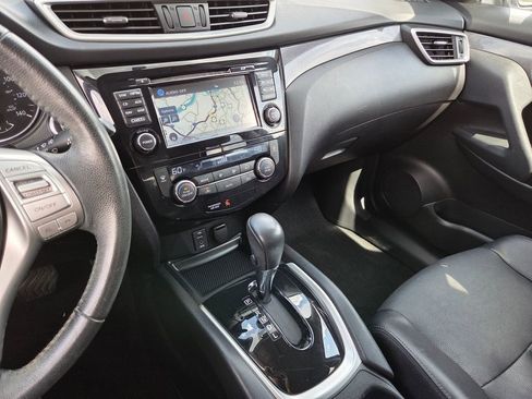 Used 2016 Nissan Rogue SL image 32