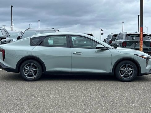 New 2026 Kia K4 LXS image 3