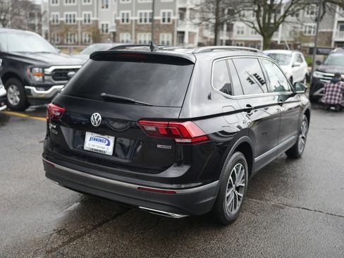 Used 2020 Volkswagen Tiguan SE w/ Panoramic Sunroof Package image 8