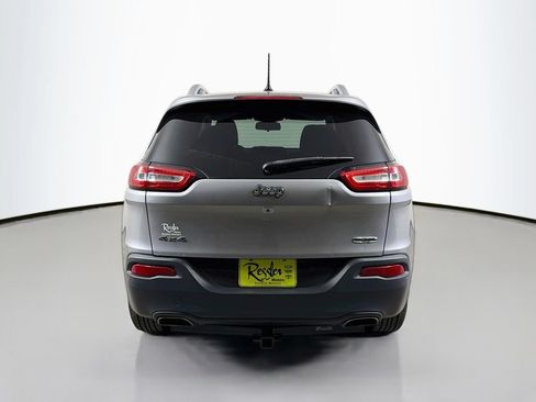 Used 2018 Jeep Cherokee Latitude w/ Cold Weather Group AWD/4WD image 7