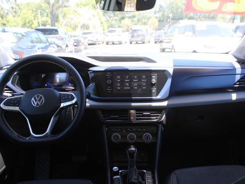 Used 2023 Volkswagen Taos SE w/ Panoramic Sunroof Package FWD image 25