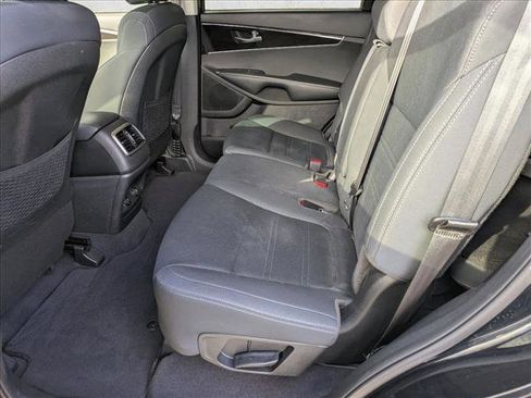 Used 2020 Kia Sorento LX image 16
