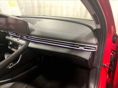 Used 2022 Hyundai Elantra Limited image 13