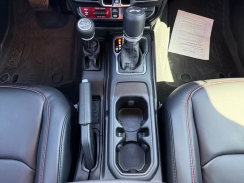 Used 2025 Jeep Wrangler Unlimited Rubicon AWD/4WD image 15