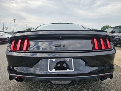 Used 2017 Ford Mustang GT Premium w/ Black Accent Package RWD image 4