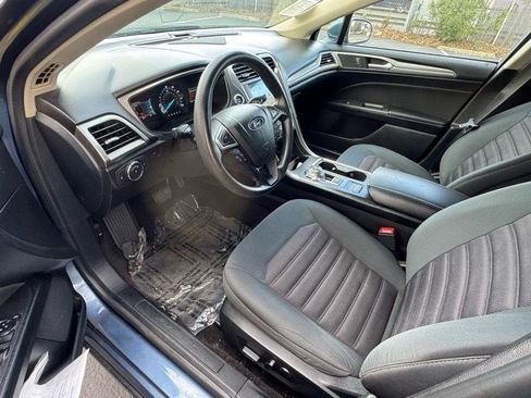 Used 2018 Ford Fusion SE w/ Fusion SE Technology Package image 12