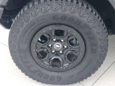 Used 2023 Ford Bronco Wildtrak image 6