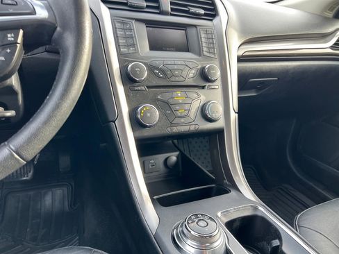 Used 2017 Ford Fusion SE image 23
