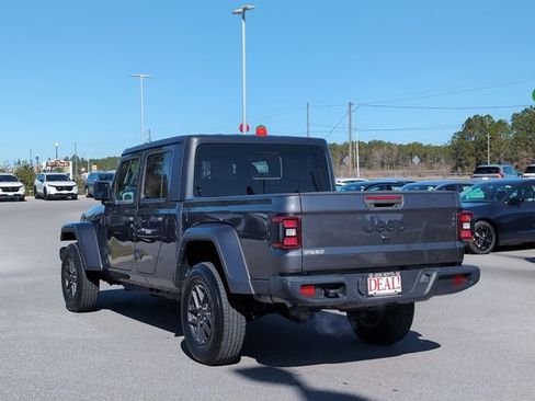 Used 2024 Jeep Gladiator Sport image 6