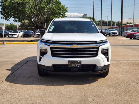 Certified 2025 Chevrolet Traverse LT FWD image 3