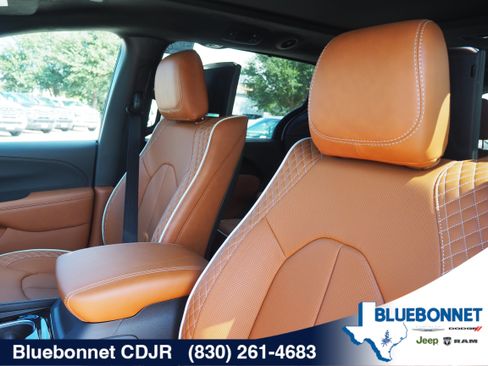 New 2026 Chrysler Pacifica Pinnacle FWD image 14