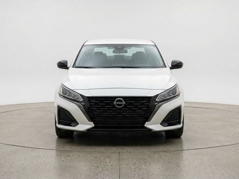 Used 2025 Nissan Altima 2.5 SV image 2