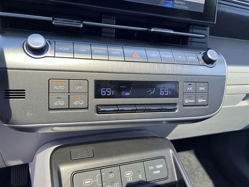 Used 2024 Hyundai Kona Limited FWD image 21