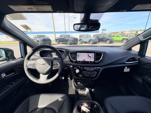New 2026 Chrysler Pacifica Select FWD image 35