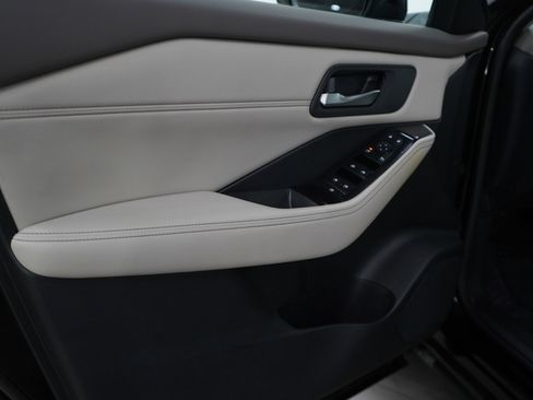 Used 2023 Nissan Rogue SV w/ SV Premium B Package image 24